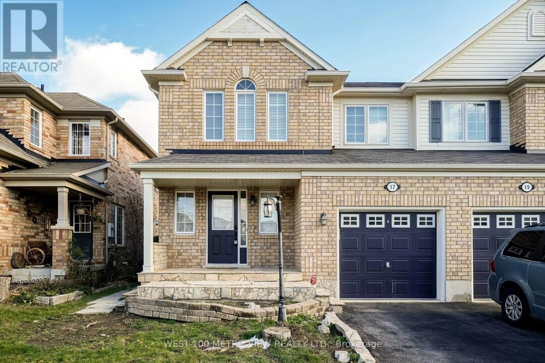 17 Georgian Rd in Brampton, ON - Building Photo