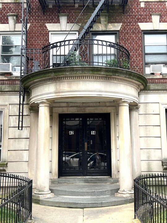 42-14 Union St in Queens, NY - Foto de edificio
