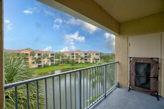 100 Uno Lago Dr in West Palm Beach, FL - Building Photo - Building Photo