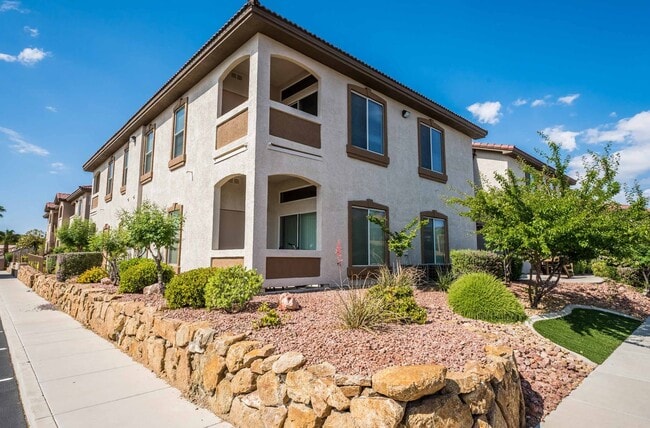 2305 W Horizon Ridge Pkwy