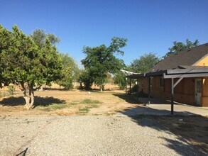 6001 Zephyr Ln in Bakersfield, CA - Building Photo - Building Photo