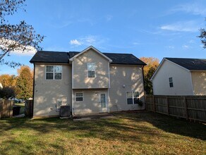 2613 Zola Dr in Greensboro, NC - Foto de edificio - Building Photo