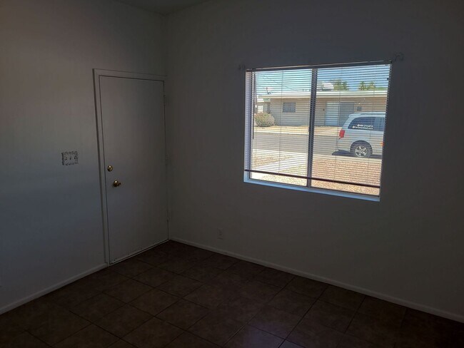 1857 E Cheery Lynn Rd in Phoenix, AZ - Building Photo - Building Photo