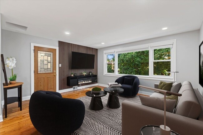 property at 6422 N Seeley Ave