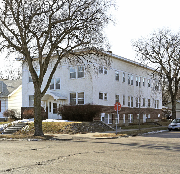 1516 Grand Ave in St. Paul, MN - Building Photo