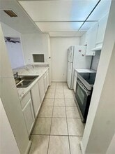 7125 NW 186th St, Unit B401 in Hialeah, FL - Building Photo - Building Photo