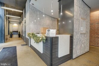 2125 14th St NW, Unit 331 in Washington, DC - Foto de edificio - Building Photo