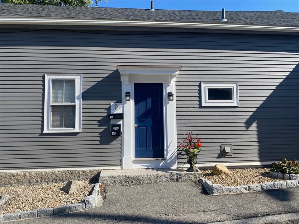 5 Cleaves St in Rockport, MA - Building Photo