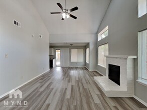 6918 Foxbrook Dr in Humble, TX - Foto de edificio - Building Photo