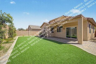 16926 W Nottingham Way in Surprise, AZ - Building Photo