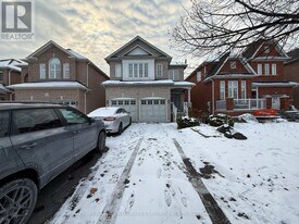 40 Chatterson St in Whitby, ON - Building Photo