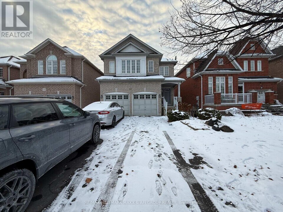 40 Chatterson St in Whitby, ON - Building Photo