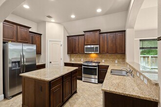 110 Logan Pass Ct in Montgomery, TX - Building Photo - Building Photo