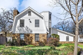 200 Eagle Ct in Bedford, TX - Building Photo - Building Photo