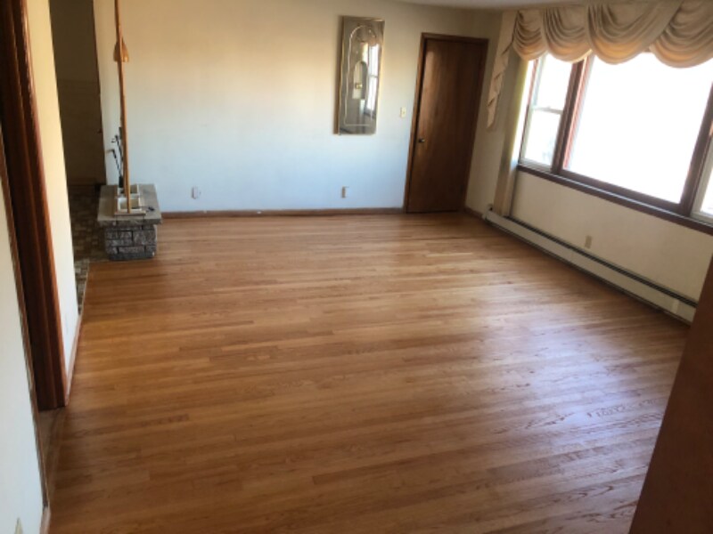 2048 E Main St in Bridgeport, CT - Building Photo