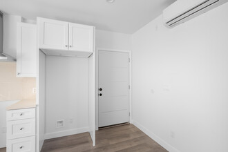 10206 Jardine Ave, Unit 10208 in Sunland, CA - Building Photo - Building Photo