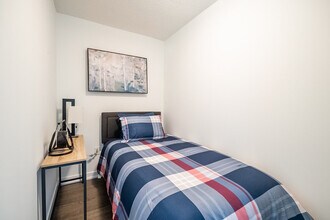 1 Iceboat Terr, Unit SI ID1502882P in Toronto, ON - Building Photo - Building Photo