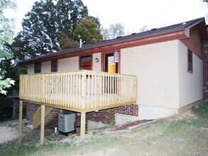 2317 Independence Ct in Jefferson City, MO - Foto de edificio - Building Photo