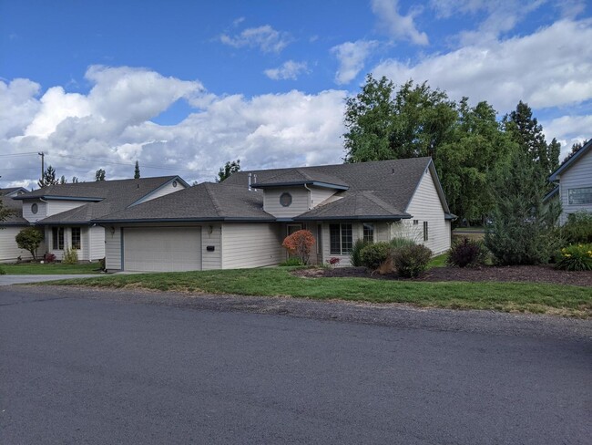 435 Hanks St in Klamath Falls, OR - Building Photo - Building Photo