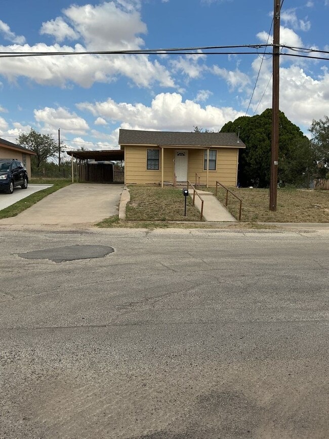 property at 811 E 16th St