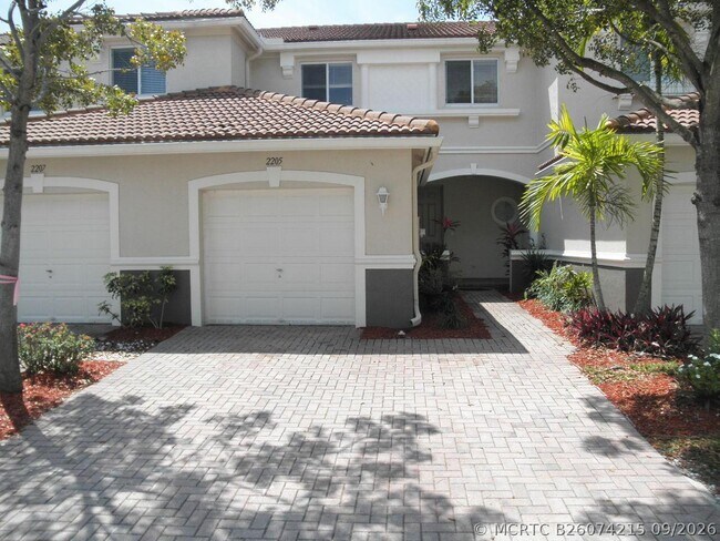 property at 2205 Oakmont Dr