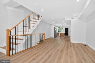 5925 Woodcrest Ave in Philadelphia, PA - Building Photo - Building Photo
