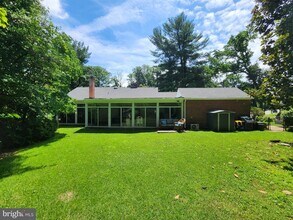 3200 Russell Rd in Alexandria, VA - Building Photo - Building Photo
