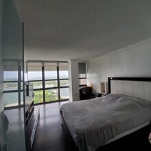 600 NE 36th St, Unit #PH4 in Miami, FL - Building Photo - Building Photo