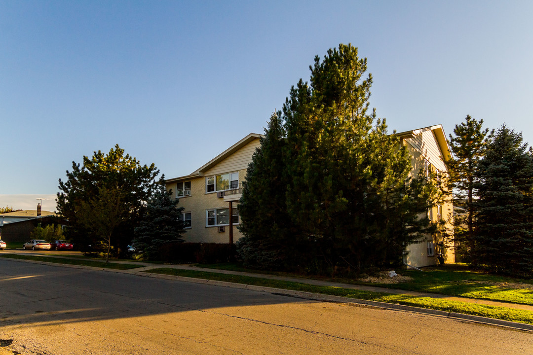 202 Hale St in Addison, IL - Building Photo