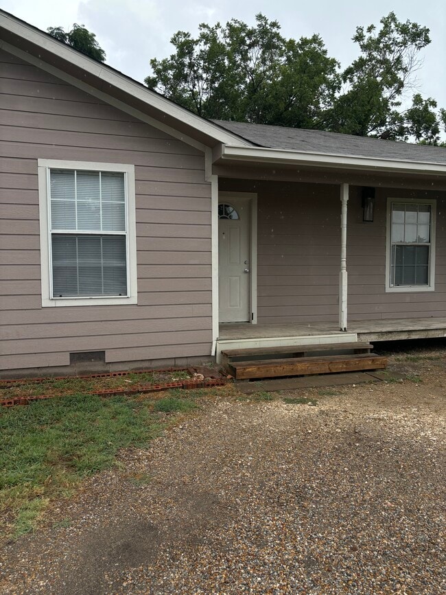 102 Hilltop Dr in Waxahachie, TX - Building Photo - Building Photo