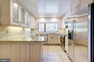 6710 Persimmon Tree Rd in Bethesda, MD - Building Photo - Building Photo