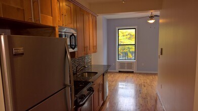 159 E 121st St, Unit 3 in New York, NY - Foto de edificio - Building Photo