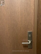 386 Yonge St in Toronto, ON - Building Photo - Building Photo