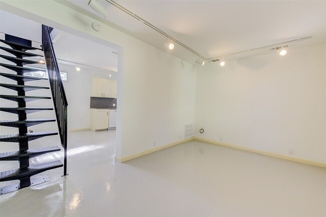 property at 1516 Bonnie Brae St