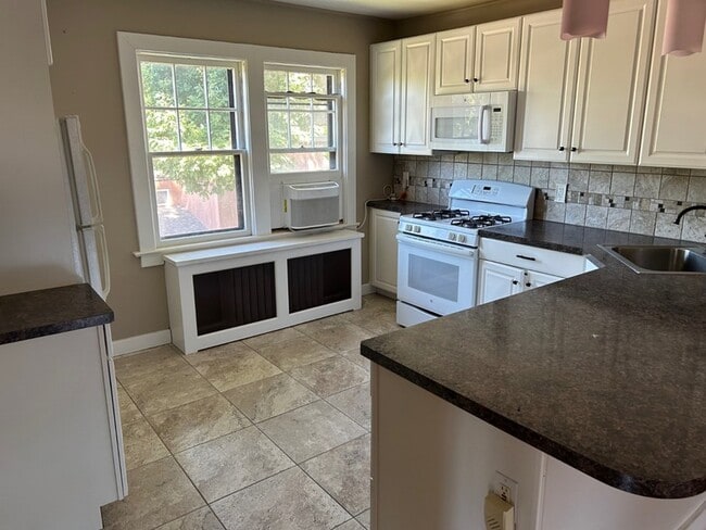 11 Elliott Pl in Glen Cove, NY - Building Photo - Building Photo