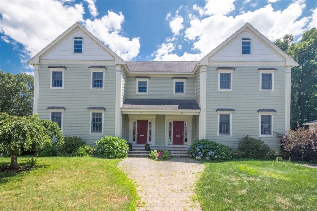 192 Cross St in Winchester, MA - Building Photo