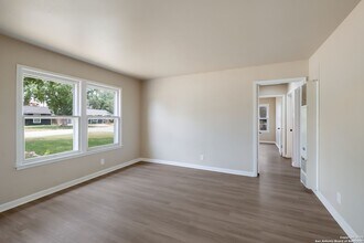 142 W Palfrey St in San Antonio, TX - Building Photo - Building Photo