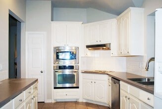12801 Conifer Ln in Euless, TX - Building Photo - Building Photo
