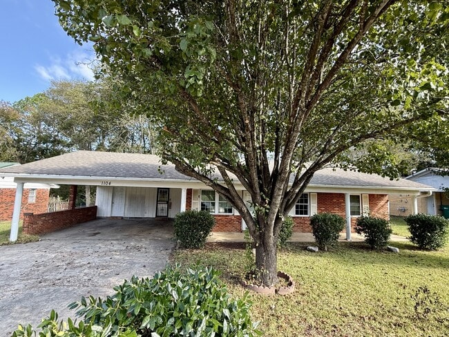 property at 1104 Bickerstaff St