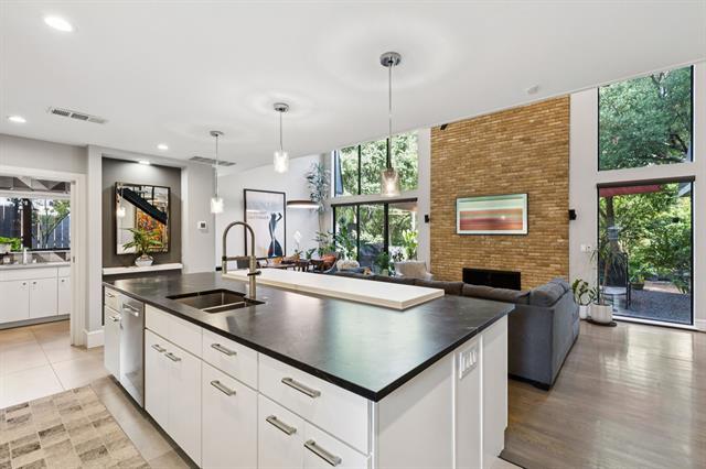 2934 Maple Springs Blvd in Dallas, TX - Building Photo - Building Photo