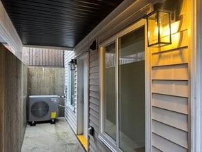 6060 Brooks Cres in Surrey, BC - Building Photo - Building Photo