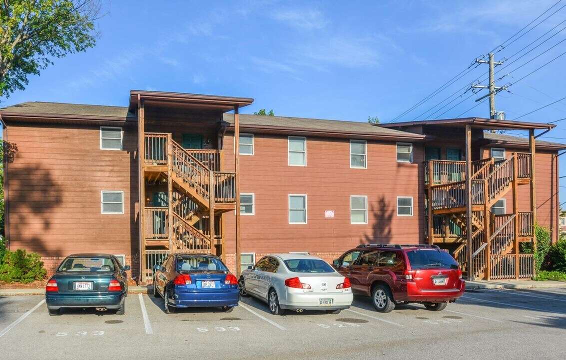 523 E Smith Ave in Bloomington, IN - Foto de edificio