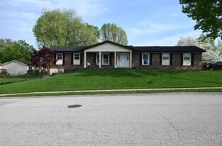 802 Longview Dr in St. Charles, MO - Building Photo