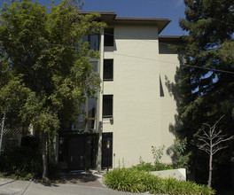 Rose Park Terrace Condominium in Oakland, CA - Building Photo - Building Photo