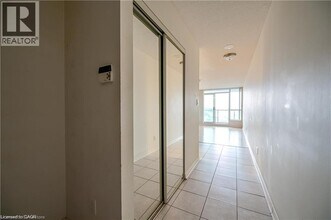 4850 Glen Erin Dr in Mississauga, ON - Building Photo - Building Photo