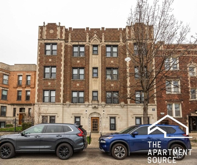 property at 948 W Cuyler Ave