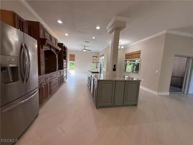 8689 Spring Mountain Way in Ft. Myers, FL - Foto de edificio - Building Photo