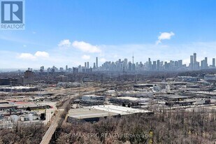 30 Inn On The Pk Dr in Toronto, ON - Building Photo