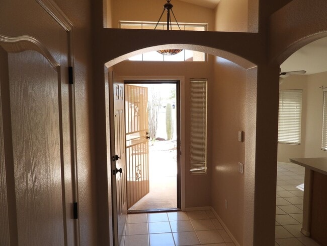 9131 N Ironwood Bluffs Ln in Tucson, AZ - Building Photo - Building Photo