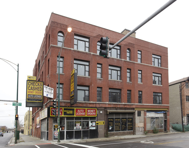 1601 W Grand Ave in Chicago, IL - Building Photo - Building Photo